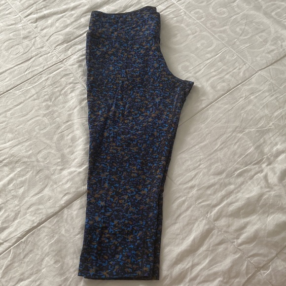 NIKE Women’s Dri-Fit Legging (Capri) - Picture 10 of 14